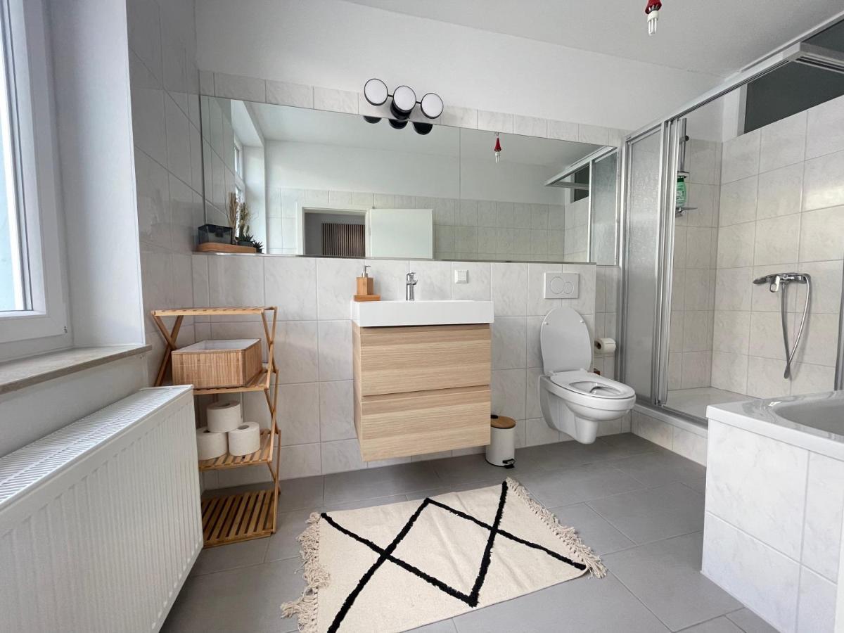 150Qm - 5 Rooms - Free Parking - Mallibase Apartments Hannover Buitenkant foto